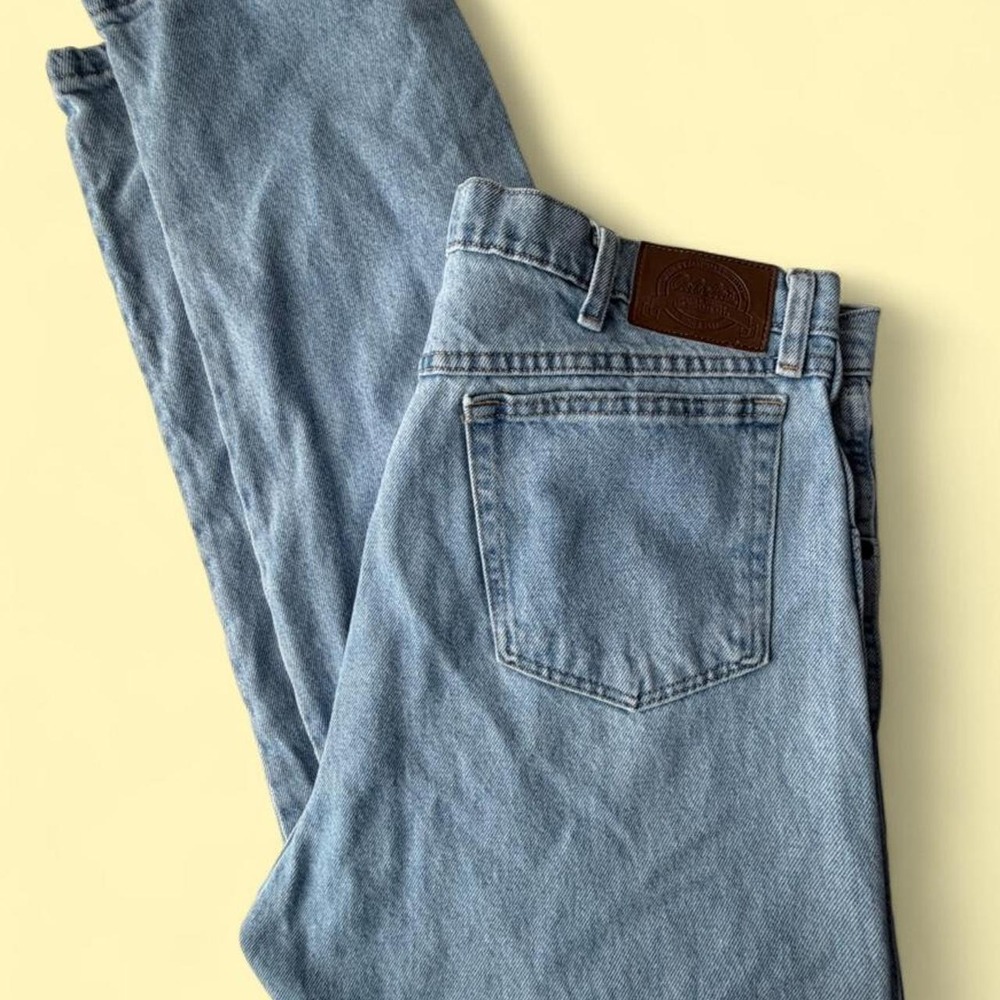 Cabela's men's light wash relaxed straight leg jeans size 38x32